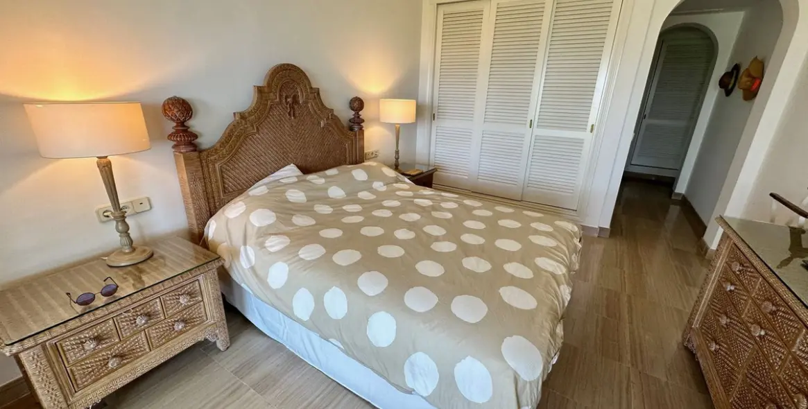 Short-term rent of middle floor apartment in Elviria 9