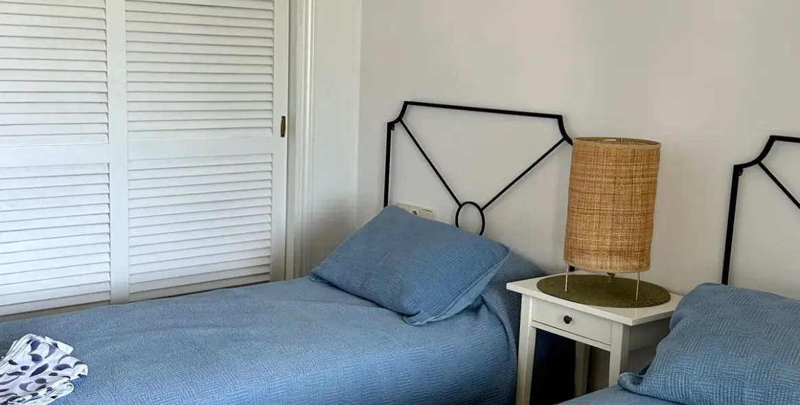 Short-term rent of middle floor apartment in Elviria 10