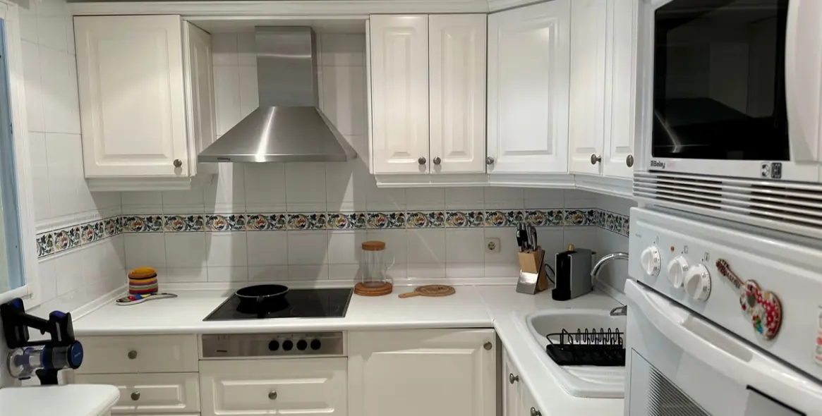 Short-term rent of middle floor apartment in Elviria 11