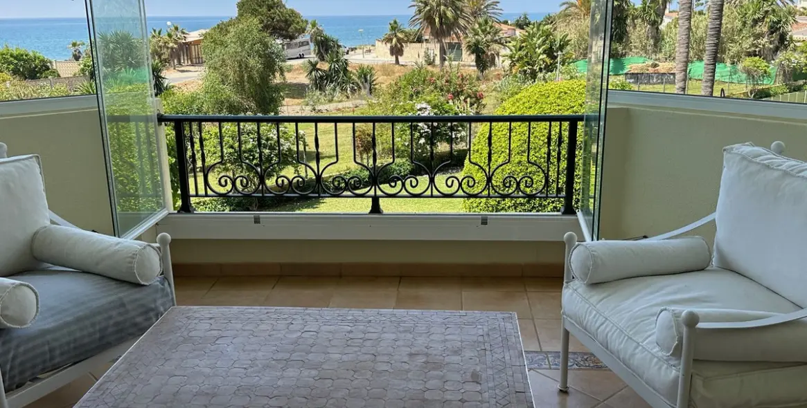 Short-term rent of middle floor apartment in Elviria 14