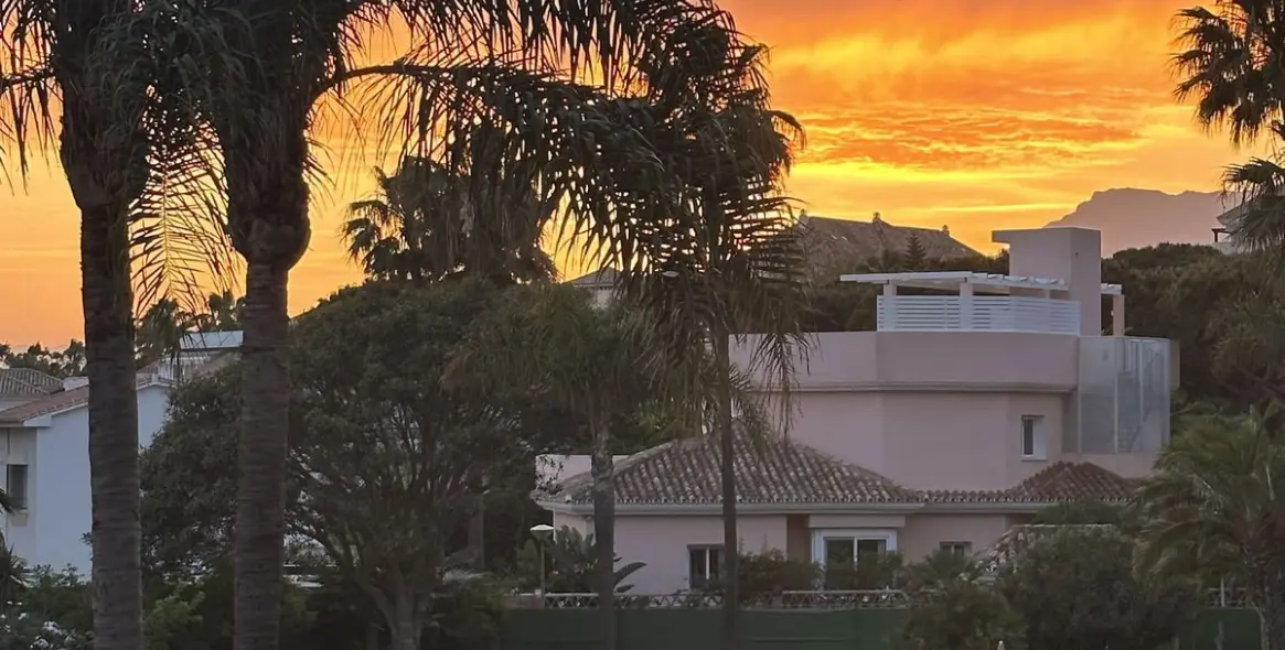 Short-term rent of middle floor apartment in Elviria 15