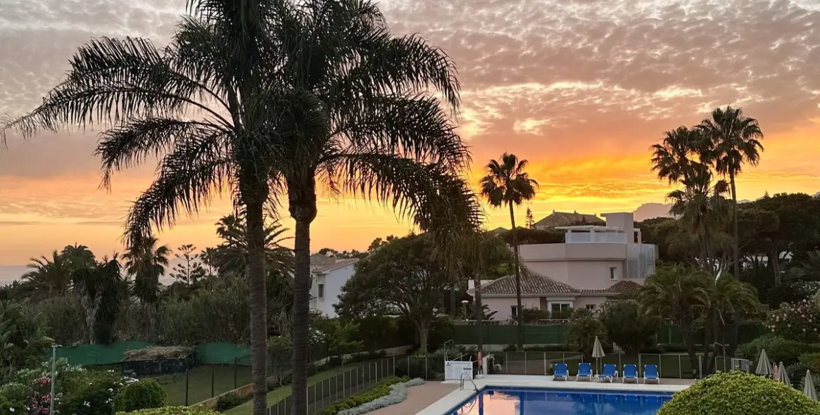 Short-term rent of middle floor apartment in Elviria 16