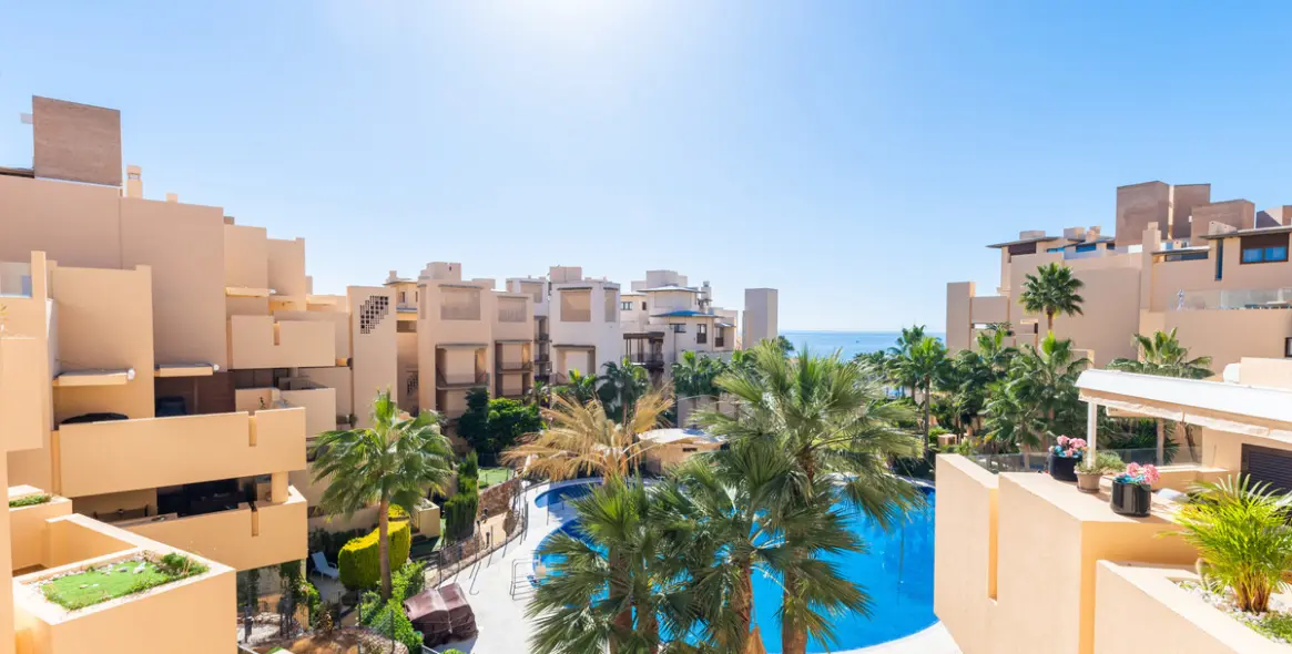 Краткосрочная аренда двухуровневого пентхауса в Estepona 1