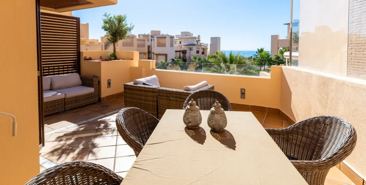 Краткосрочная аренда двухуровневого пентхауса в Estepona 2