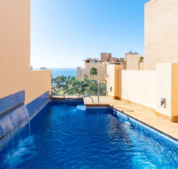 Краткосрочная аренда двухуровневого пентхауса в Estepona