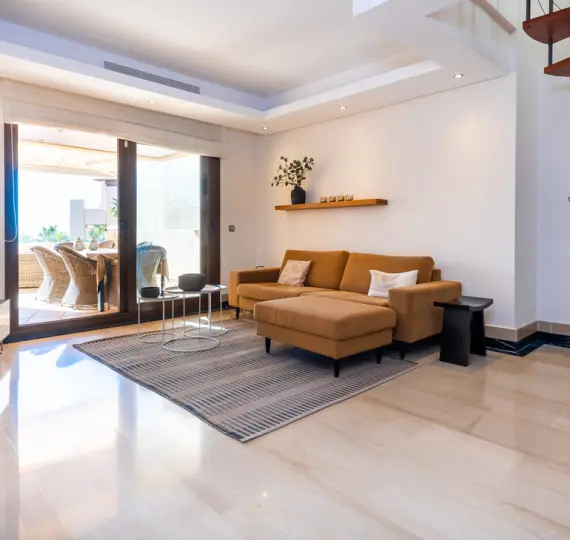 Краткосрочная аренда двухуровневого пентхауса в Estepona