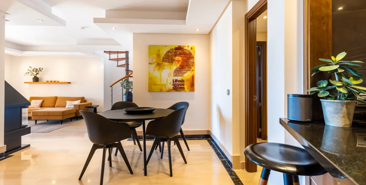 Краткосрочная аренда двухуровневого пентхауса в Estepona 9