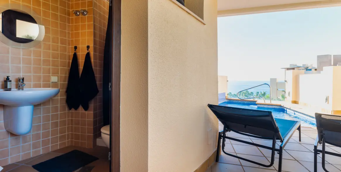 Краткосрочная аренда двухуровневого пентхауса в Estepona 12