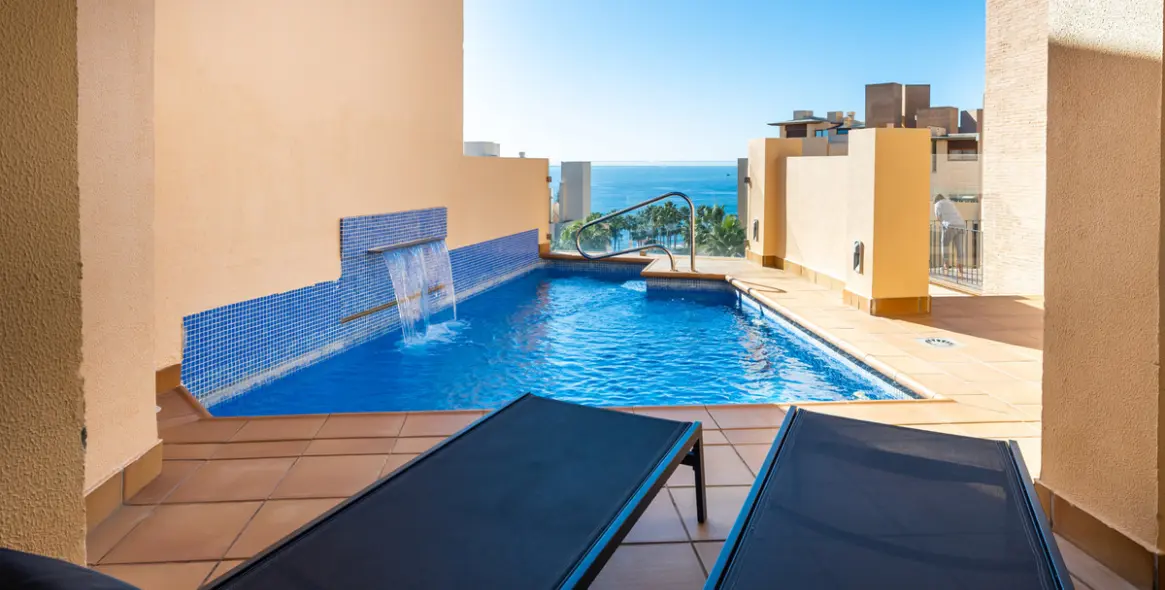 Краткосрочная аренда двухуровневого пентхауса в Estepona 13