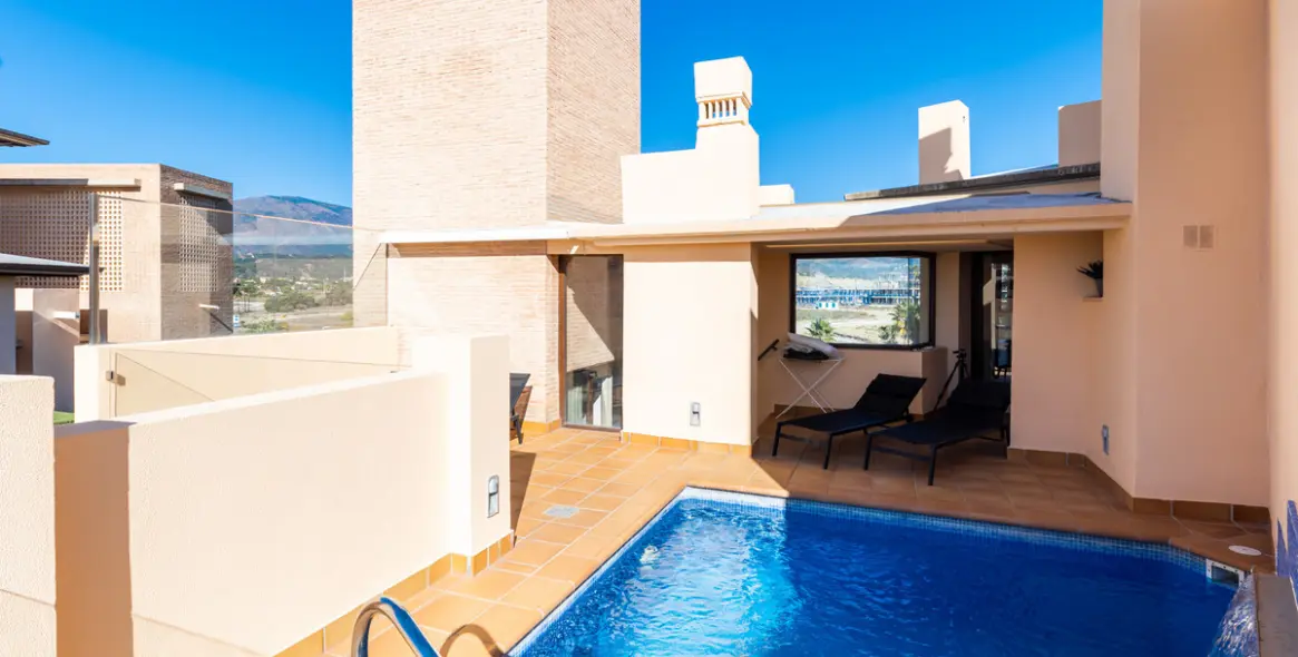 Краткосрочная аренда двухуровневого пентхауса в Estepona 14