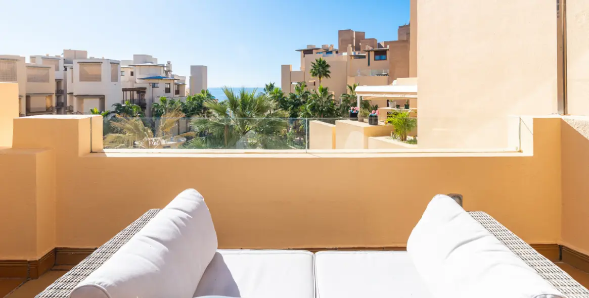 Short-term rent of penthouse duplex in Estepona 24