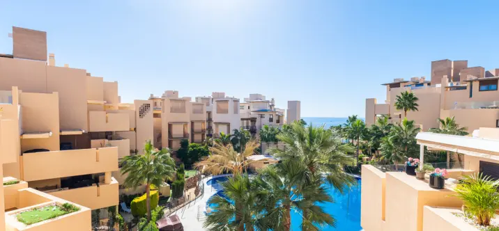 Short-term rent of penthouse duplex in Estepona 0