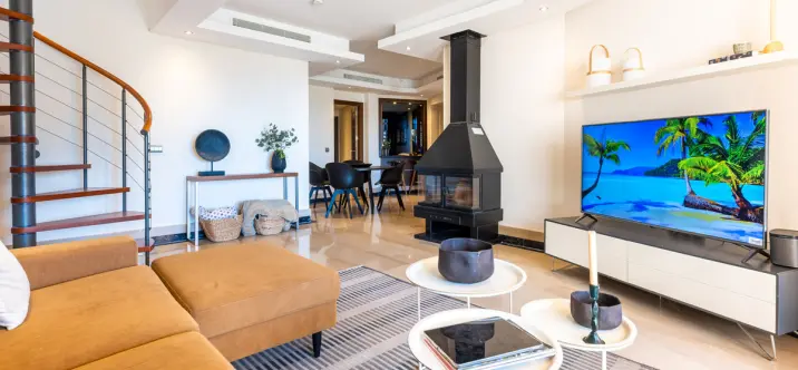 Short-term rent of penthouse duplex in Estepona 3