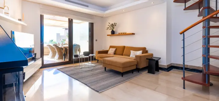 Short-term rent of penthouse duplex in Estepona 4