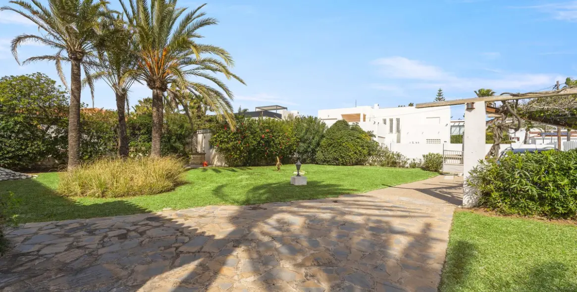 Краткосрочная аренда  отдельно стоящей виллы в Marbesa 33