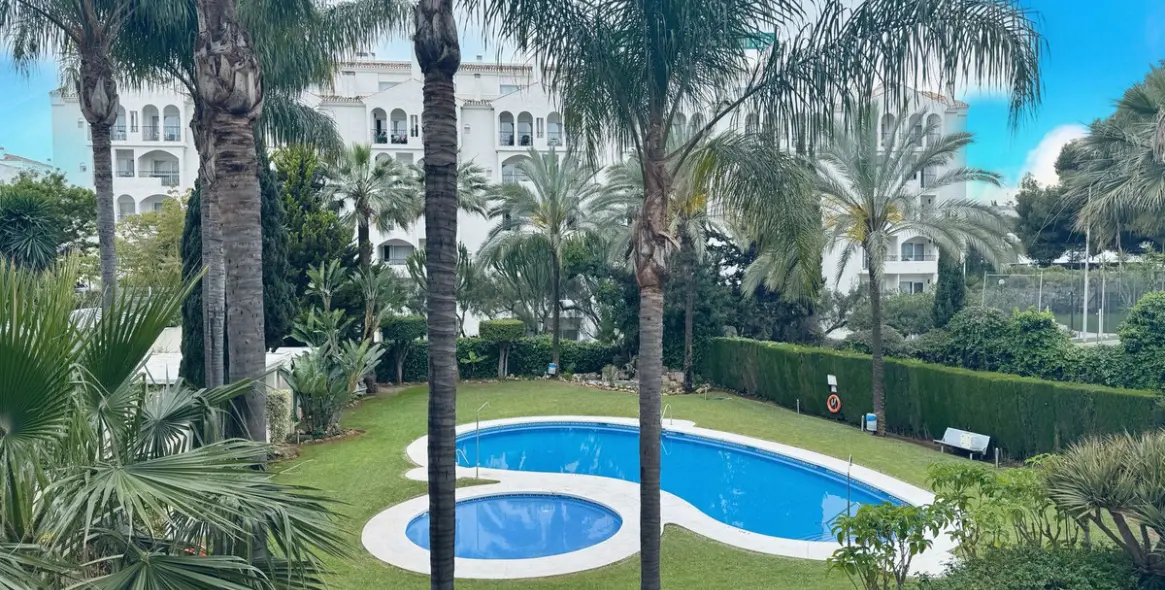 Short-term rent of middle floor apartment in Puerto Banús 19