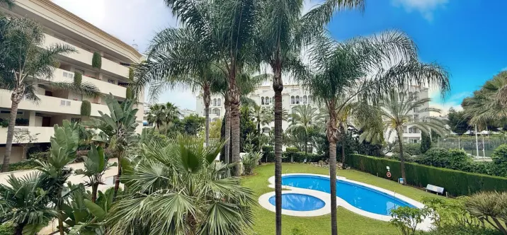 Short-term rent of middle floor apartment in Puerto Banús 0