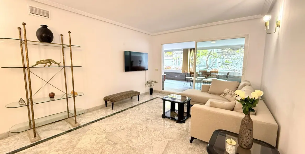 Alquiler a corto plazo de apartamento en planta media en Puerto Banús 4
