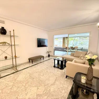 Short-term rent of middle floor apartment in Puerto Banús