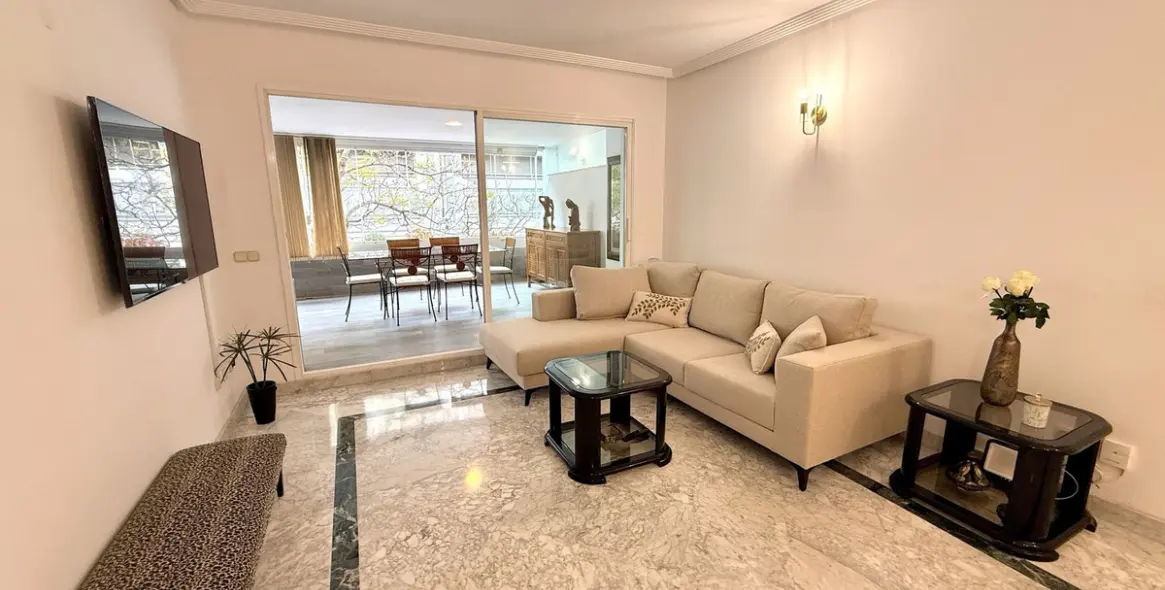 Alquiler a corto plazo de apartamento en planta media en Puerto Banús 5