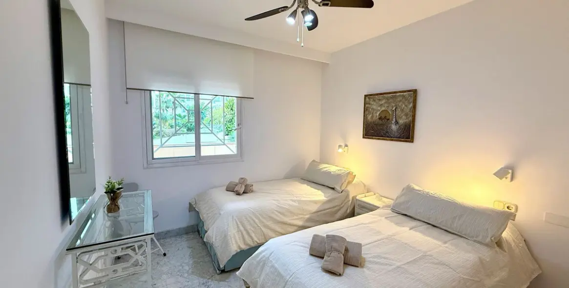 Alquiler a corto plazo de apartamento en planta media en Puerto Banús 16