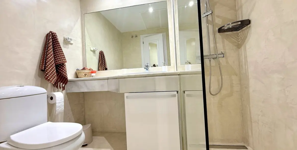 Alquiler a corto plazo de apartamento en planta media en Puerto Banús 17