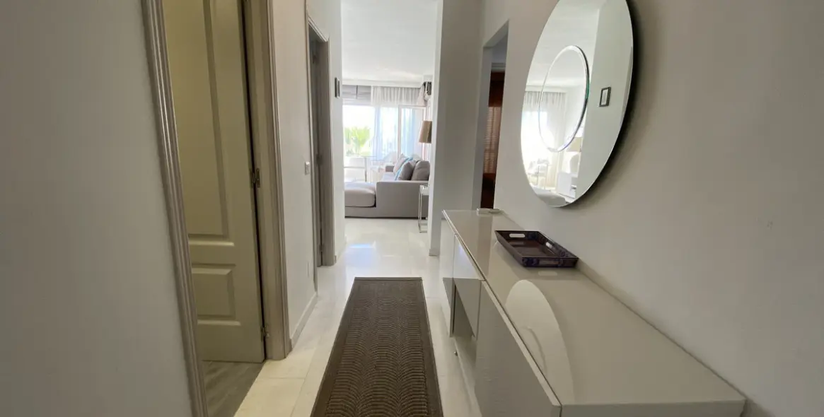 Long-term rent of middle floor apartment in Puerto Banús 2