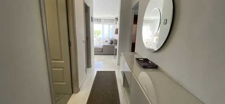 Long-term rent of middle floor apartment in Puerto Banús 1