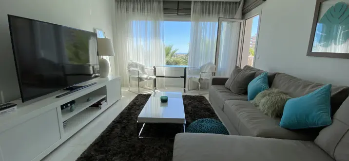 Long-term rent of middle floor apartment in Puerto Banús 2
