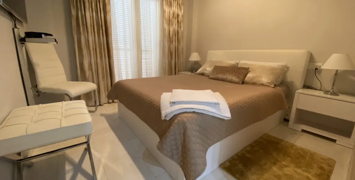 Long-term rent of middle floor apartment in Puerto Banús 11