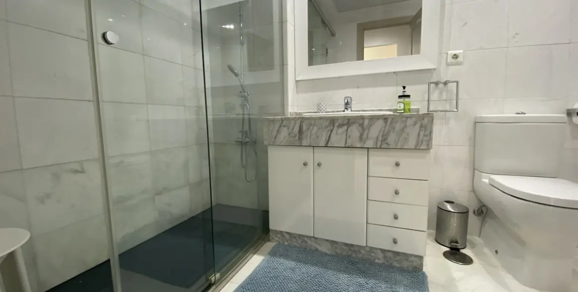 Long-term rent of middle floor apartment in Puerto Banús 12