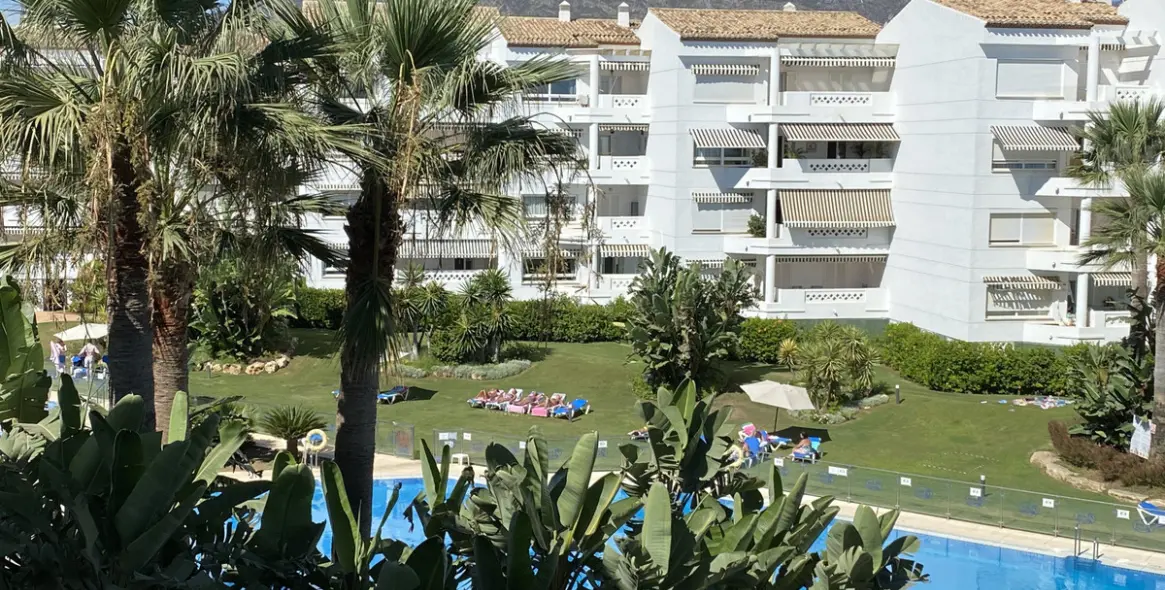 Long-term rent of middle floor apartment in Puerto Banús 16