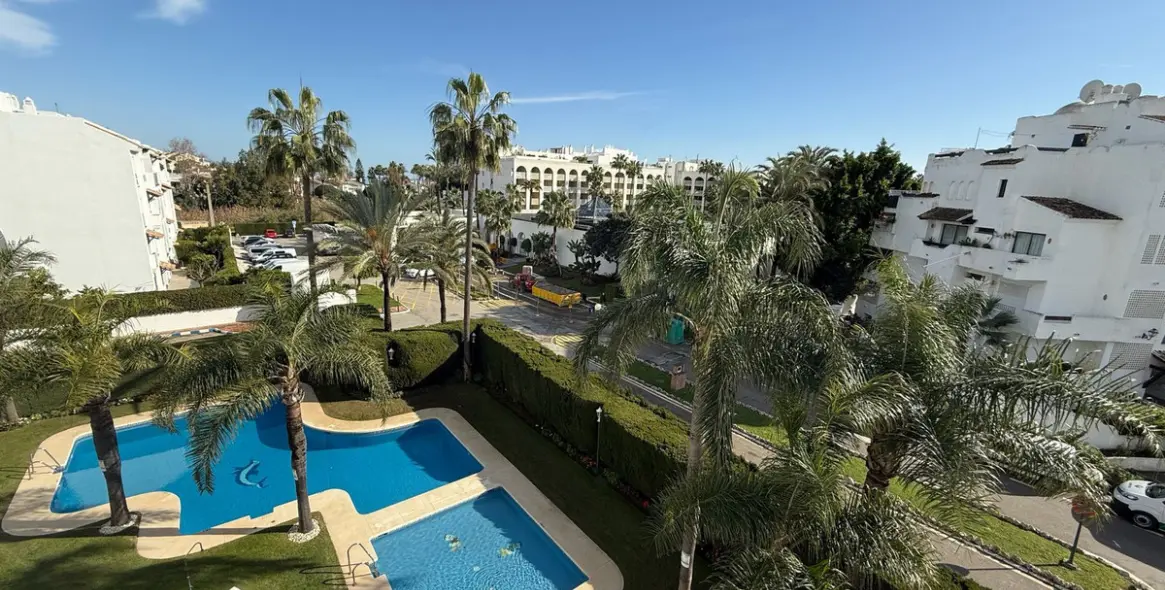 Long-term rent of penthouse duplex in Puerto Banús 1