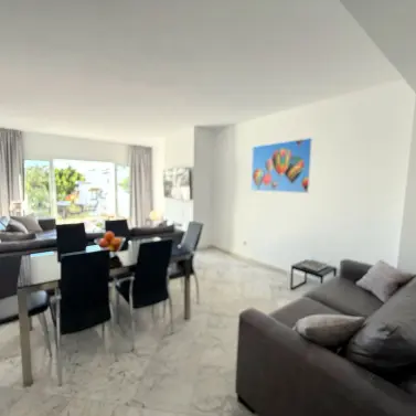 Долгосрочная аренда двухуровневого пентхауса в Puerto Banús