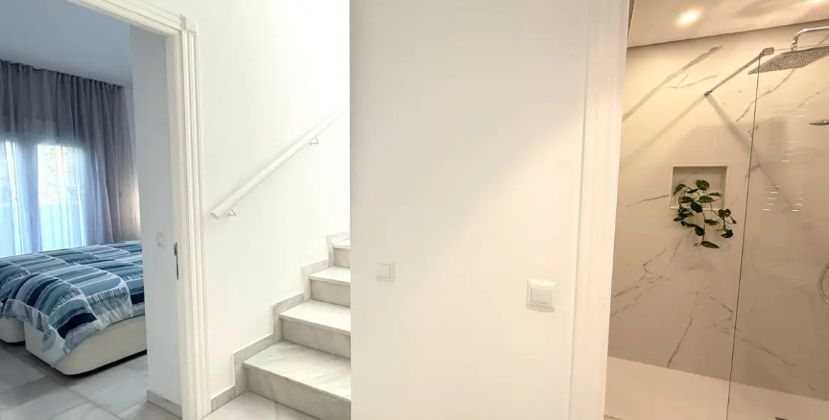 Long-term rent of penthouse duplex in Puerto Banús 21