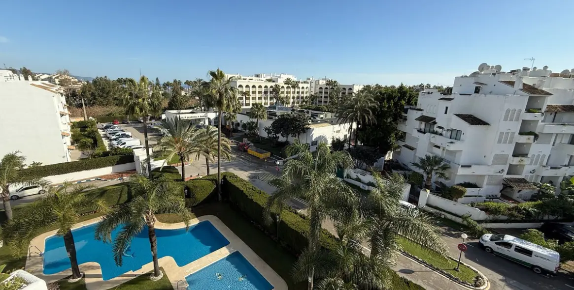 Long-term rent of penthouse duplex in Puerto Banús 28