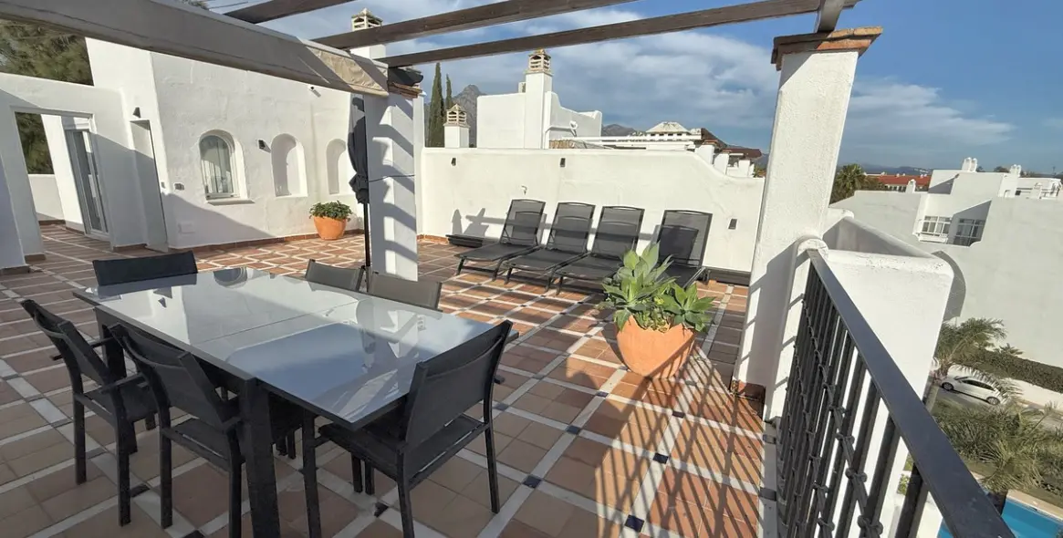 Long-term rent of penthouse duplex in Puerto Banús 32