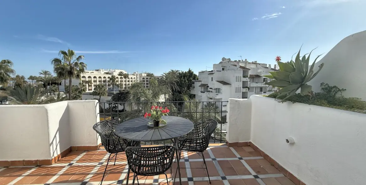 Long-term rent of penthouse duplex in Puerto Banús 35