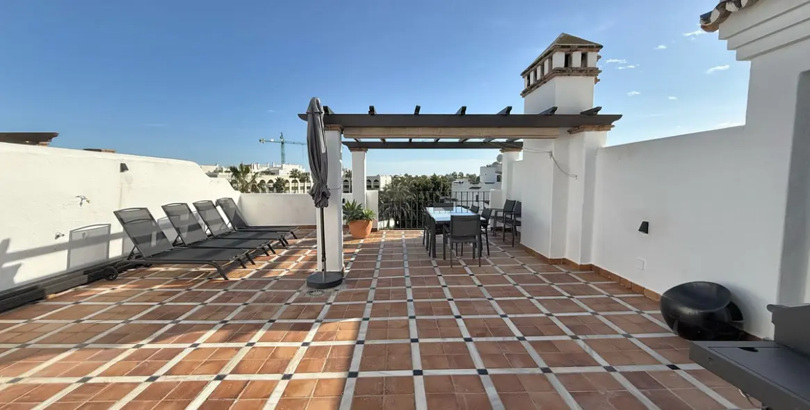 Краткосрочная аренда двухуровневого пентхауса в Puerto Banús 21