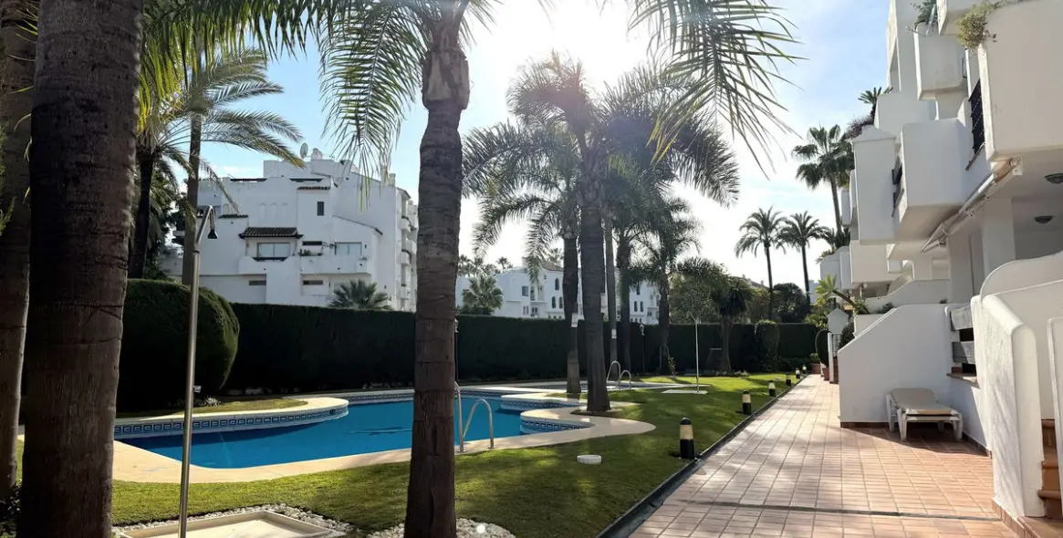 Краткосрочная аренда двухуровневого пентхауса в Puerto Banús 23