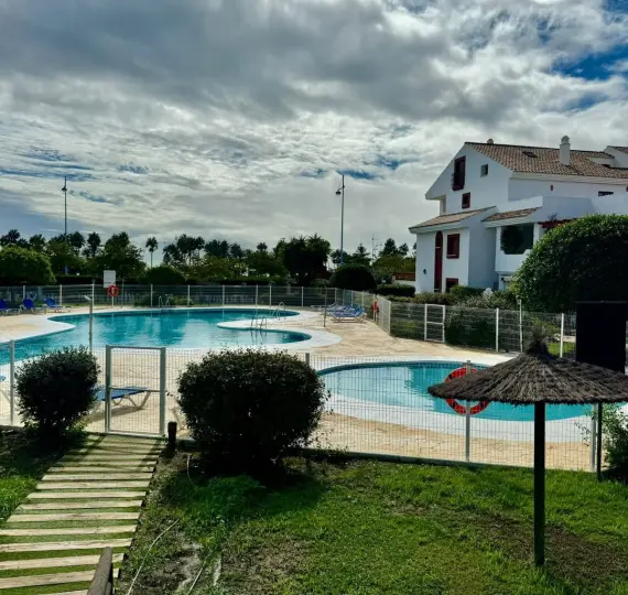 Alquiler a corto plazo de apartamento en planta media en San Pedro de Alcántara