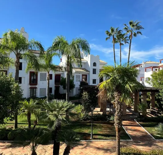 Alquiler a corto plazo de apartamento en planta media en San Pedro de Alcántara