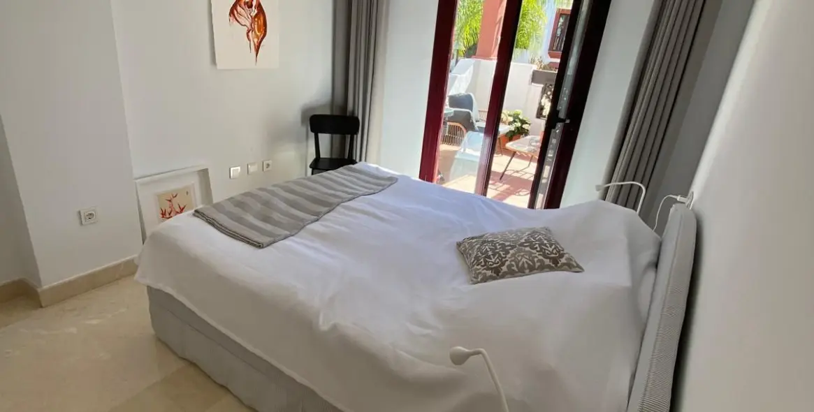 Alquiler a corto plazo de apartamento en planta media en San Pedro de Alcántara 12