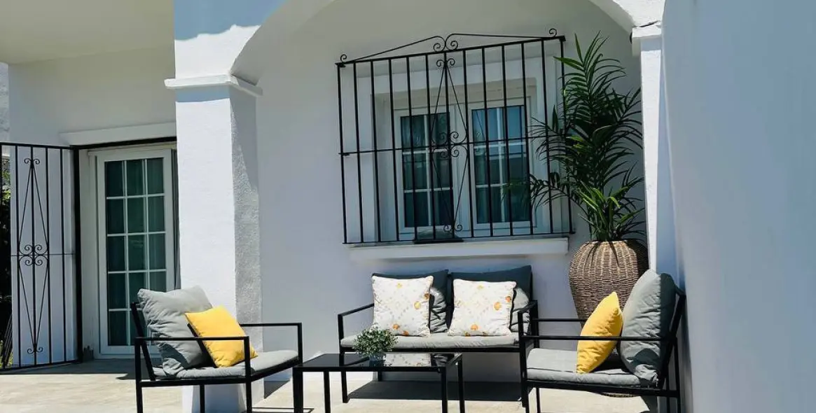 Long-term rent of semi-detached house in The Golden Mile 2