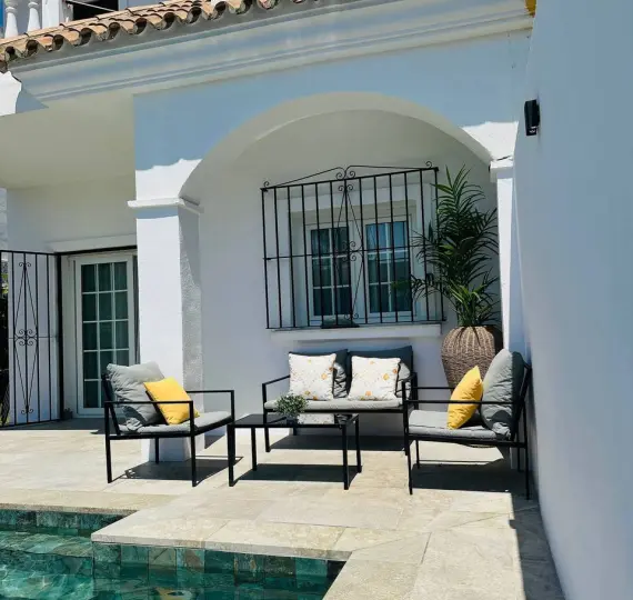 Long-term rent of semi-detached house in The Golden Mile