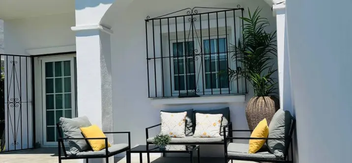 Long-term rent of semi-detached house in The Golden Mile 1