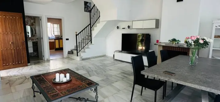 Long-term rent of semi-detached house in The Golden Mile 2