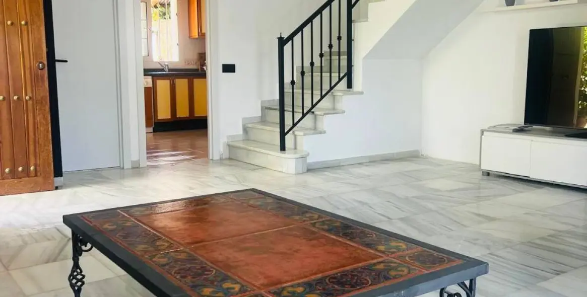 Long-term rent of semi-detached house in The Golden Mile 4