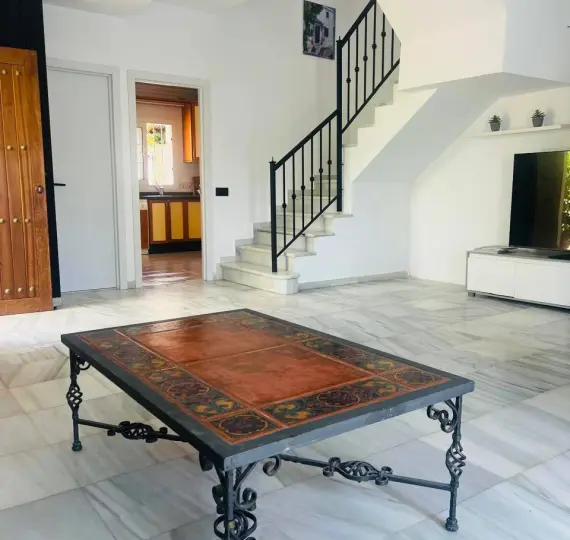 Long-term rent of semi-detached house in The Golden Mile