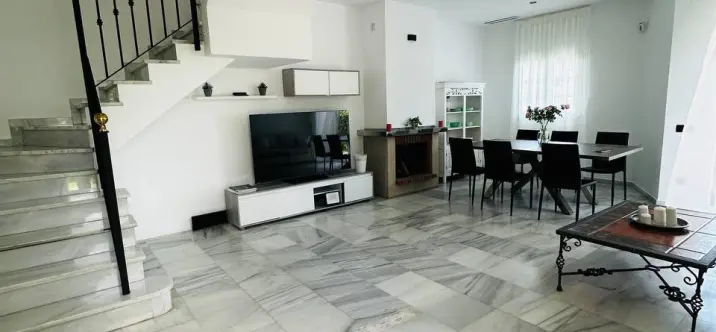 Long-term rent of semi-detached house in The Golden Mile 4